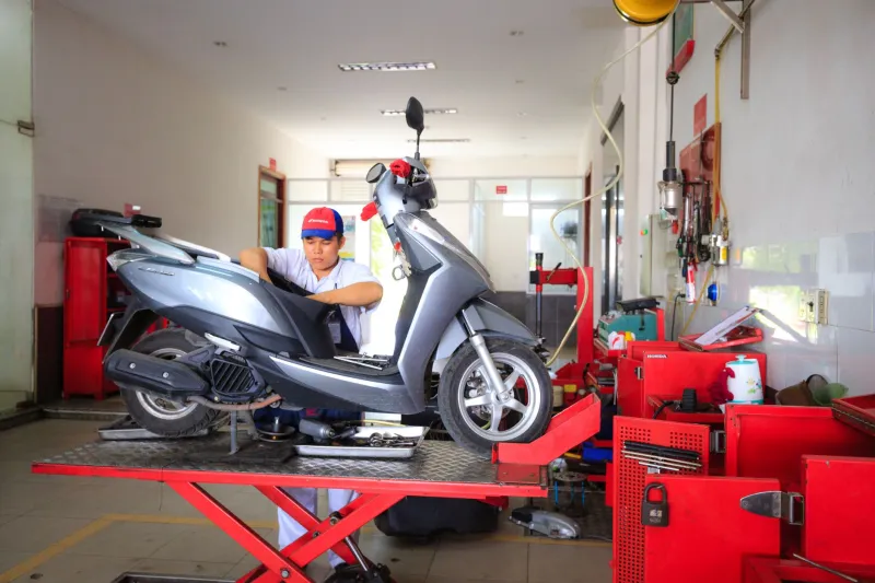 Grease, Grit, and Getting It: How Phu Quoc's Back-Alley Mechanics Are Teaching Americans a Whole New Way to Travel